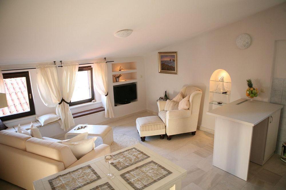 Apartments Filip & Viktoria In The Center Of Trogir Exterior photo