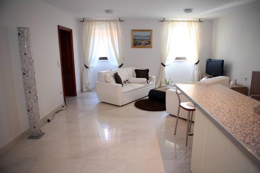 Apartments Filip & Viktoria In The Center Of Trogir Exterior photo
